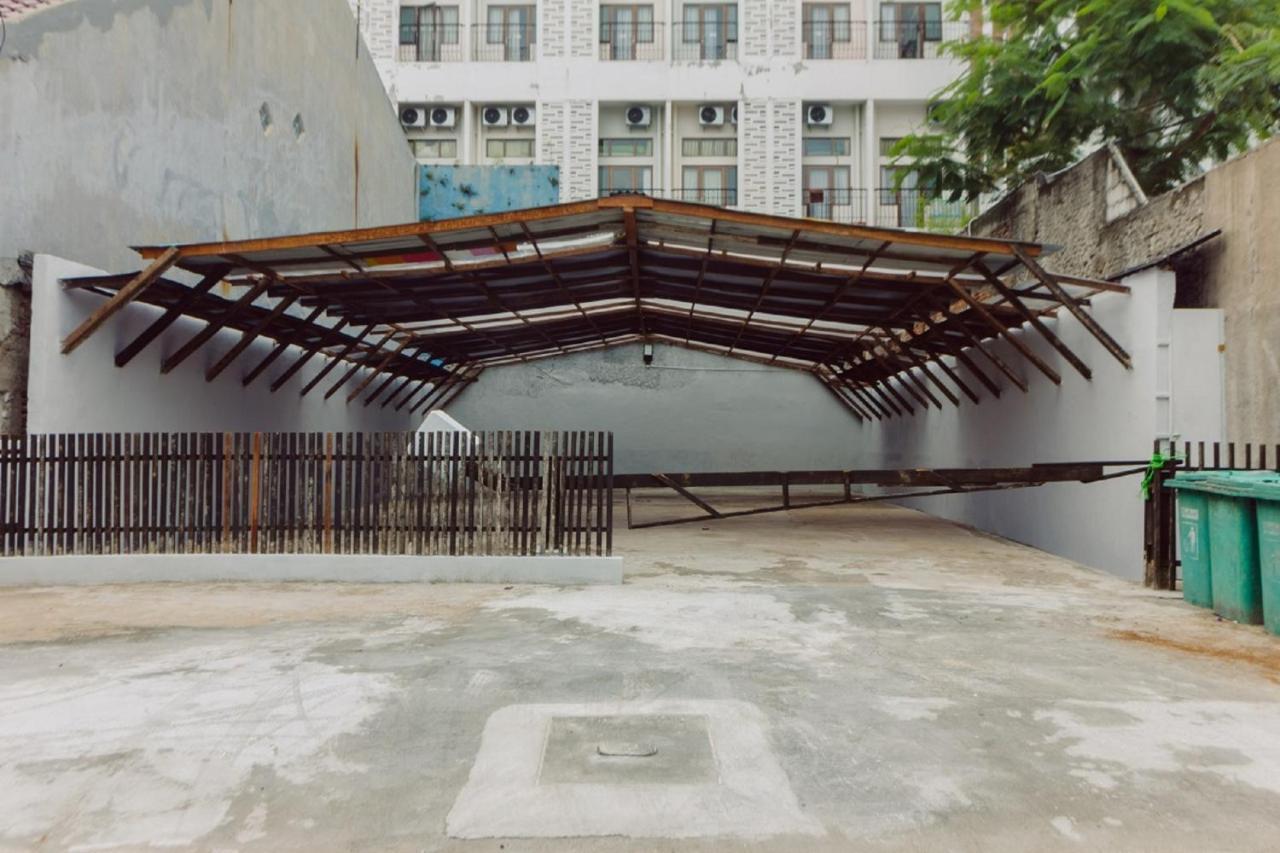 Urbanest Inn House Slipi Jakarta Exterior foto